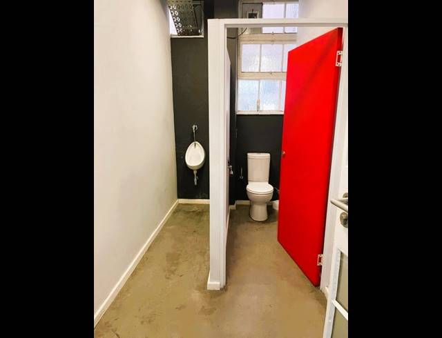 156M² OFFICE TO LET IN WOODSTOCK
